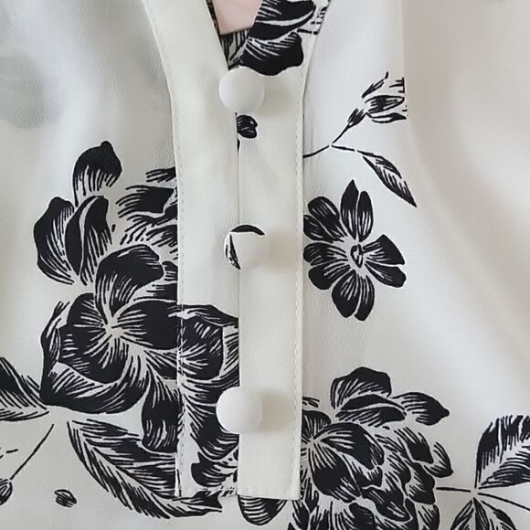 Candie's Black and White Floral Sheer Sleeveless Top- Size XS - Picture 4 of 12